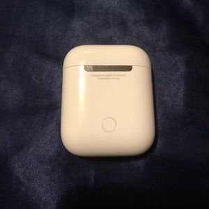 apple first gen airpod case (CASE ONLY)